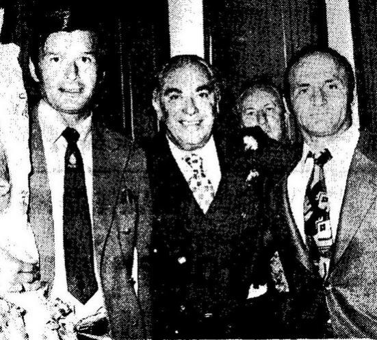 Ο Σταν Άντερσον μαζί με τον πρόεδρο της ΑΕΚ Γιάννη Θεοδωρακόπουλο (κέντρο) και το βοηθό προπονητή Αλέκο Σοφιανίδη